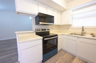 916 Crockett St in Lockhart, TX - Building Photo - Building Photo