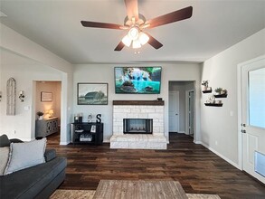 1300 San Marcos Dr in Springtown, TX - Foto de edificio - Building Photo