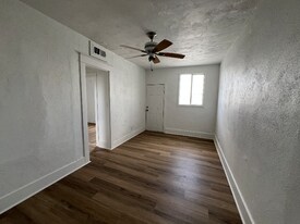 1210 E Van Buren St in Phoenix, AZ - Building Photo