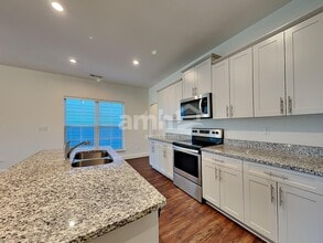 5500 Central Grove Sq in Johnson City, TN - Foto de edificio - Building Photo