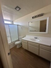 13606 Cerise Ave-Unit -6 in Hawthorne, CA - Building Photo - Building Photo