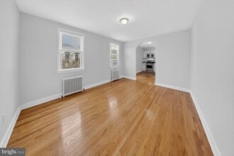 4701 Ravenswood Rd in Riverdale Park, MD - Building Photo - Building Photo