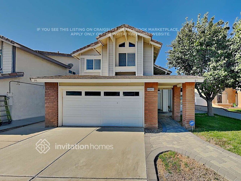 13228 Spur Branch Cir in Corona, CA - Building Photo