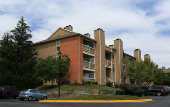 Hampton Point in Silver Spring, MD - Foto de edificio - Building Photo