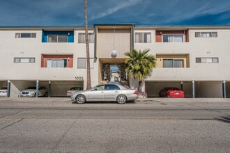 1025 E Lomita Ave in Glendale, CA - Building Photo - Building Photo