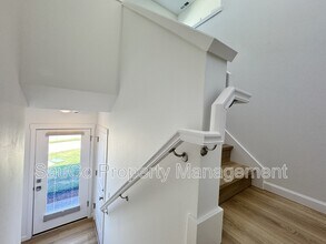 6728 SE Crimson Ln in Hillsboro, OR - Foto de edificio - Building Photo