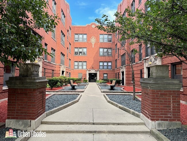 3523 N Racine Ave, Unit A07C