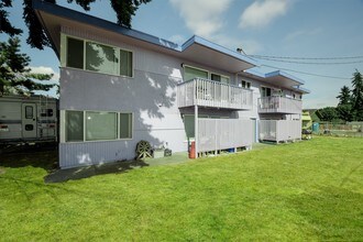 Cedarcrest Apartments in Seattle, WA - Foto de edificio - Building Photo