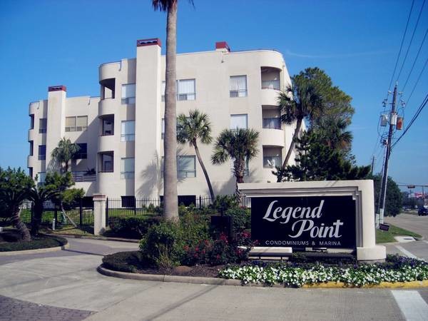 Legend Point Condominiums in Kemah, TX - Building Photo