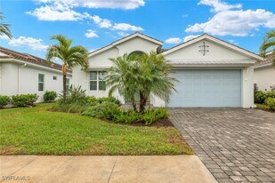 8880 Redonda Dr in Naples, FL - Building Photo