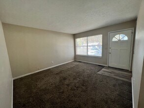 508 Blossom Rd in Louisville, KY - Building Photo - Building Photo