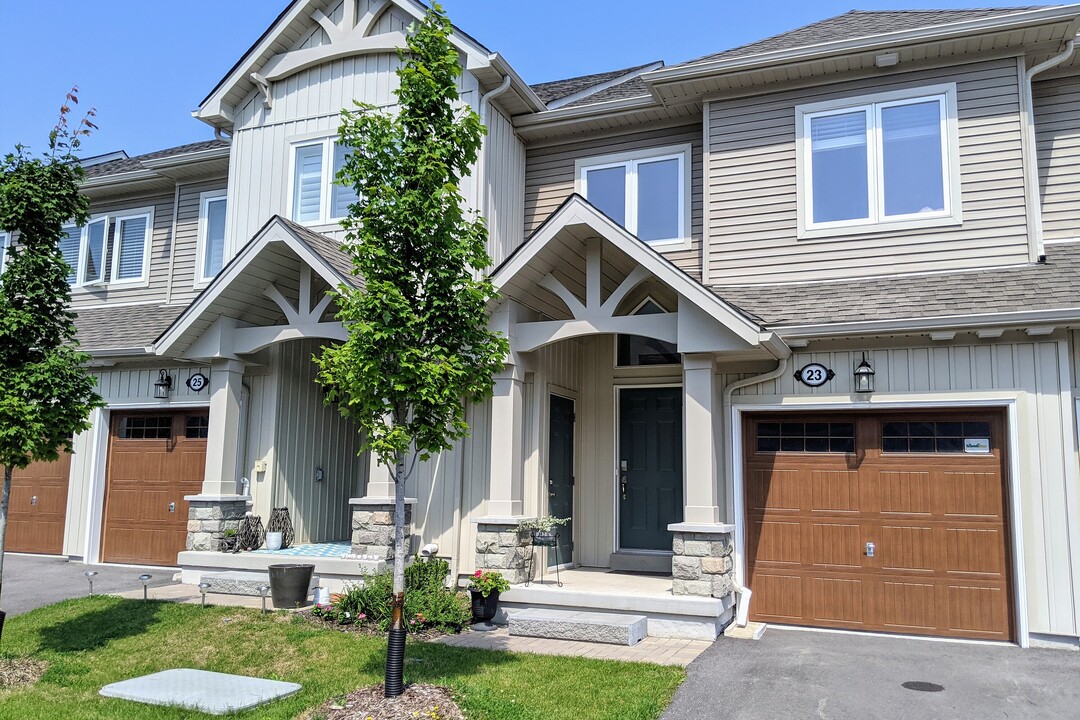 23 Gregory Ave in Collingwood, ON - Building Photo