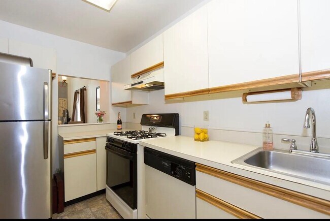 property at 352 N Greeley Ave