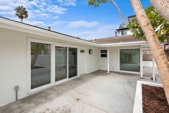 240 Avenida Lobeiro in San Clemente, CA - Foto de edificio - Building Photo