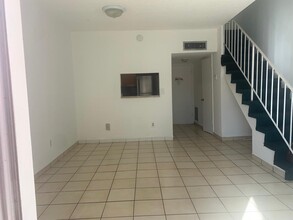 1255 W 53rd St, Unit 330 in Hialeah, FL - Building Photo - Building Photo