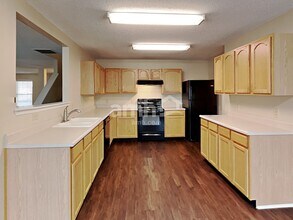10798 Cyrus Dr in Indianapolis, IN - Foto de edificio - Building Photo