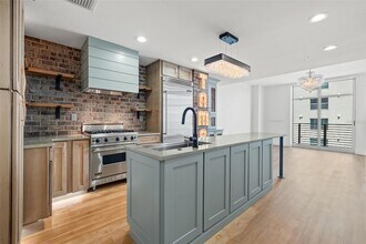 1208 E Kennedy Blvd, Unit 520 in Tampa, FL - Foto de edificio - Building Photo