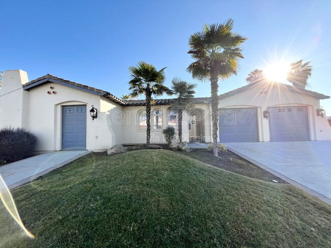 13045 Ridgewood Way in Chowchilla, CA - Building Photo - Building Photo