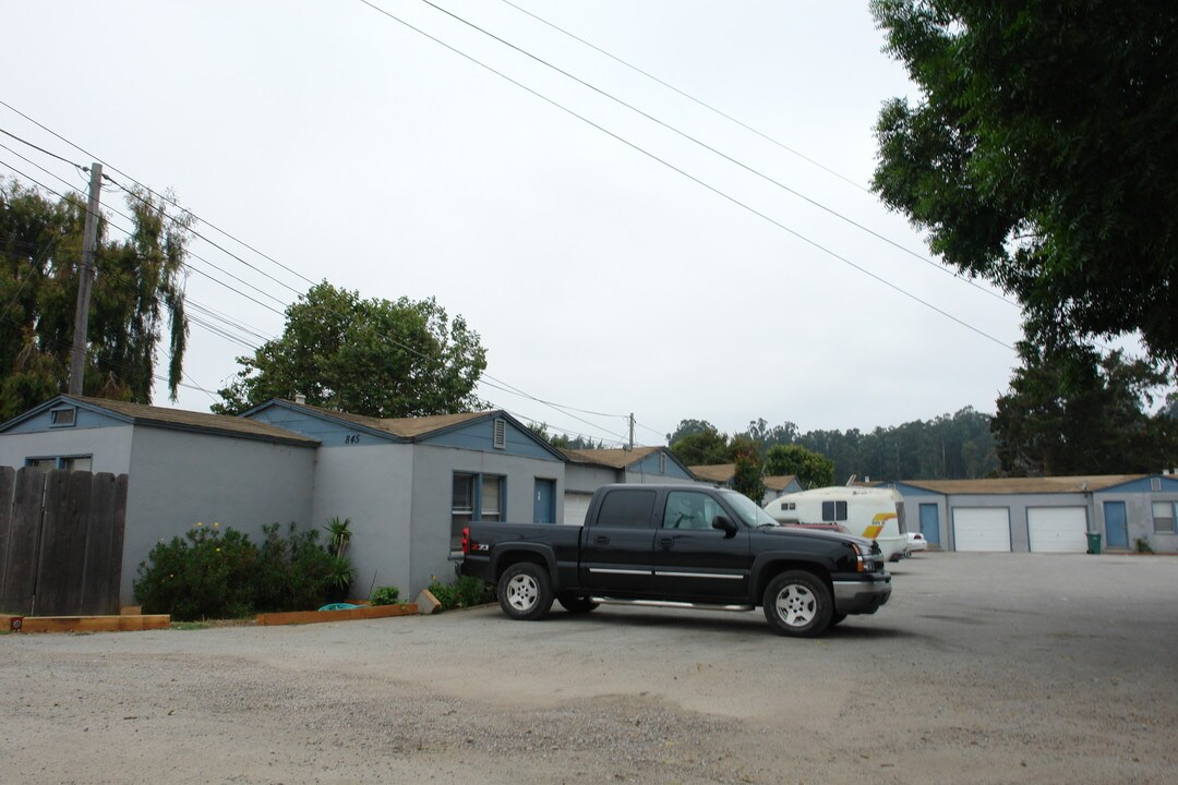 845 El Camino Real N in Salinas, CA - Foto de edificio