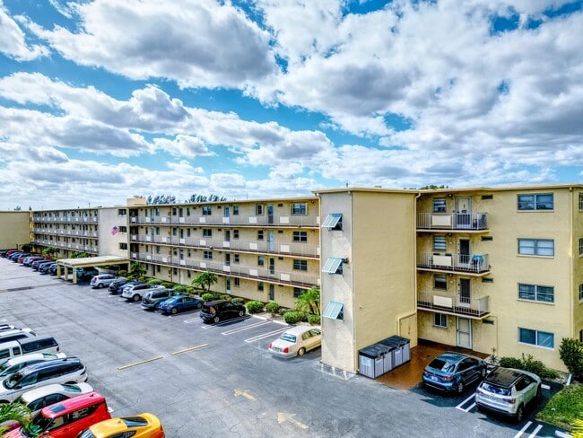 2615 NE 3rd Ct in Boynton Beach, FL - Foto de edificio - Building Photo