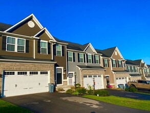 312 Frances Ln in Mc Donald, PA - Building Photo - Building Photo