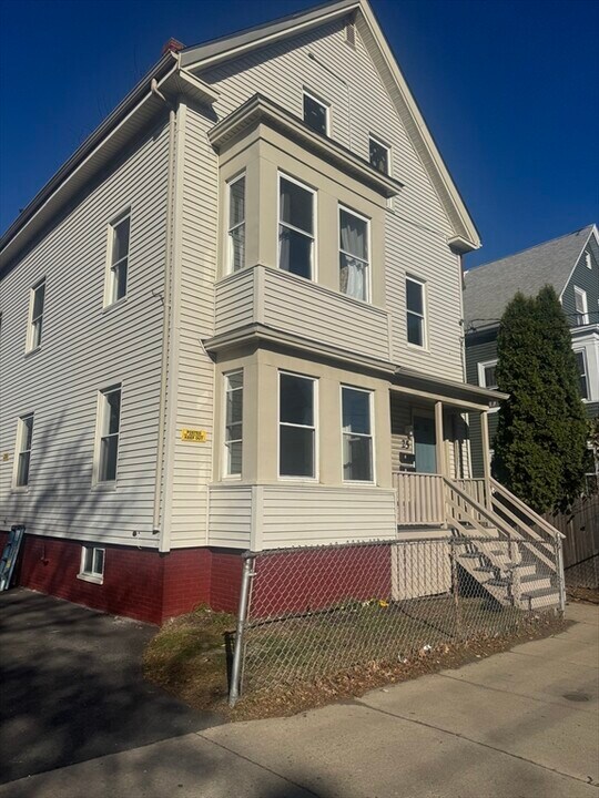 25 Adams St in Lynn, MA - Building Photo