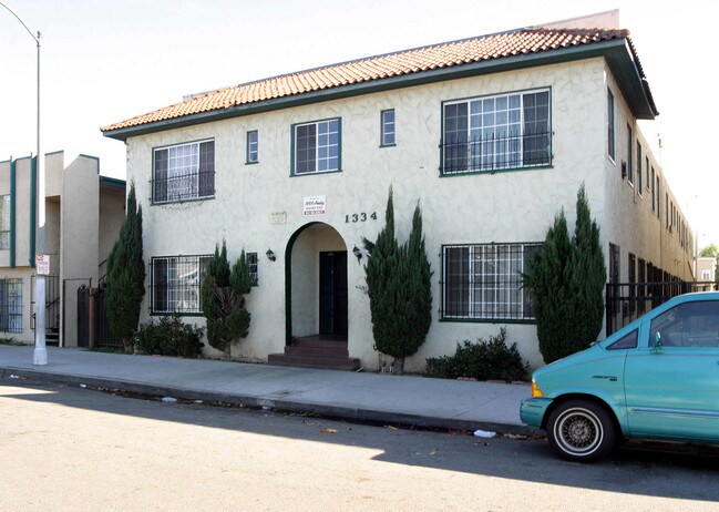 1334 Peterson Ave in Long Beach, CA - Foto de edificio - Building Photo