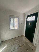 41-42-42 47th St in Queens, NY - Foto de edificio - Building Photo