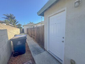 1241 W St Anne Pl in Santa Ana, CA - Building Photo - Building Photo