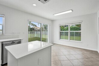 6305 Willoughby Cir in Greenacres, FL - Building Photo - Building Photo