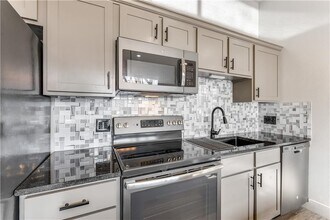 1723 N Chestnut Ave in Fayetteville, AR - Foto de edificio - Building Photo