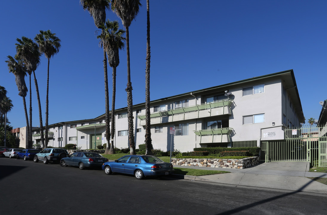 Tacana Apartments in Los Angeles, CA - Building Photo