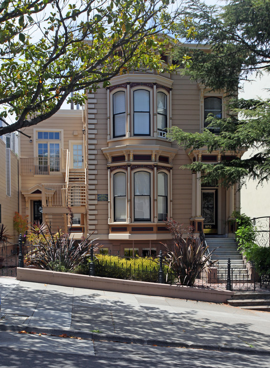 1050 Dolores St in San Francisco, CA - Foto de edificio