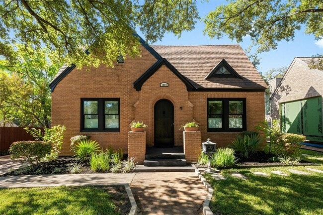 property at 1801 Palma Plaza