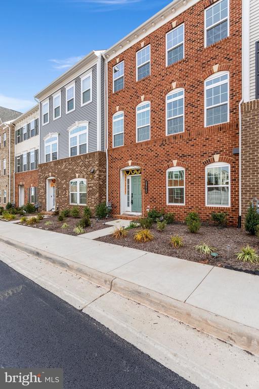 24612 Durindal Terrace in Sterling, VA - Building Photo - Building Photo