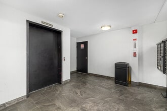 Citronia Luxe Towers Apartments in Northridge, CA - Building Photo - Building Photo