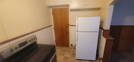 2731 Powell Dr, Unit 2731 Powell Dr Apt 1  452 in Cincinnati, OH - Foto de edificio - Building Photo