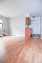 546 W Wellington Ave, Unit #304 in Chicago, IL - Building Photo - Building Photo