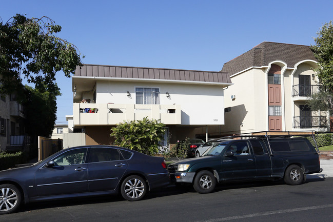 3721 Vinton Ave in Los Angeles, CA - Foto de edificio - Building Photo