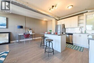 1000 King St E in Hamilton, ON - Building Photo - Building Photo