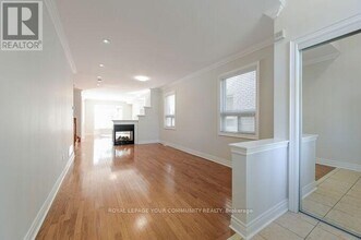 128 Watsonbrook Dr in Brampton, ON - Building Photo - Building Photo
