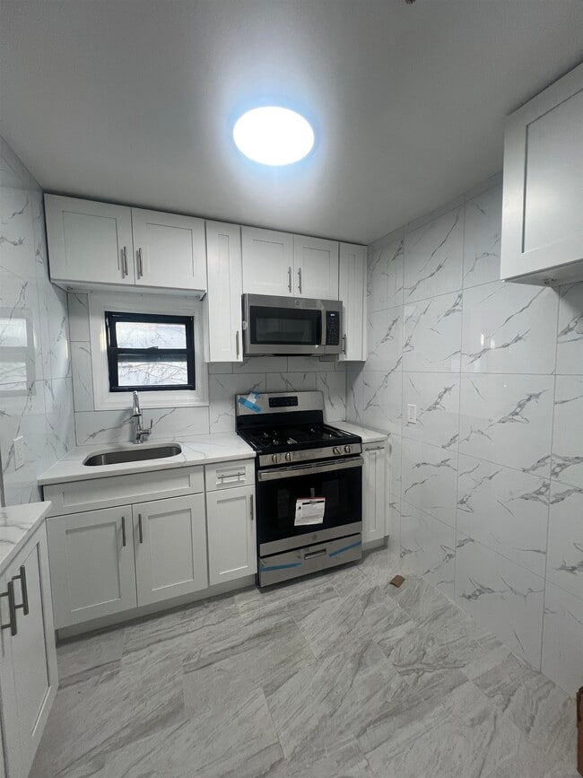 property at 7208 Tonnelle Ave