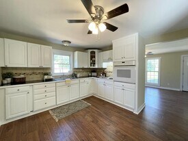 1936 N Dixie Ave in Cookeville, TN - Building Photo