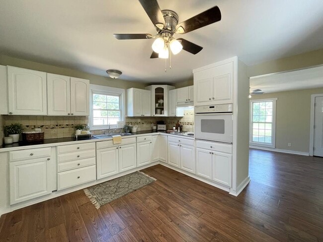 property at 1936 N Dixie Ave