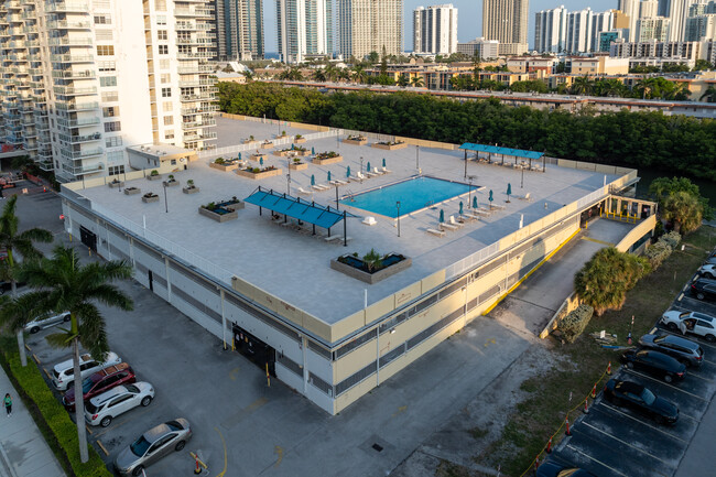 Winston Towers 400 in Sunny Isles Beach, FL - Foto de edificio - Building Photo