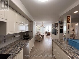 110 Promenade Cir, Unit 706 in Vaughan, ON - Building Photo