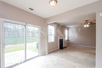 242 Silver Arrow Cir in Austell, GA - Foto de edificio - Building Photo
