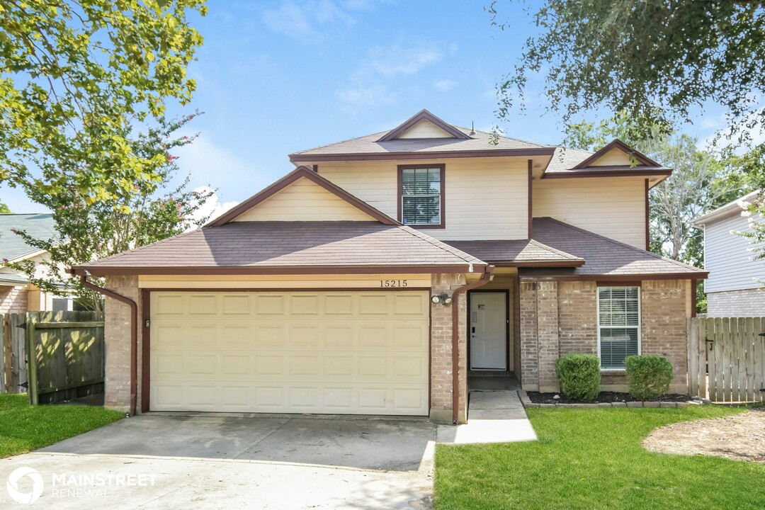 15215 Eagle Run in San Antonio, TX - Building Photo