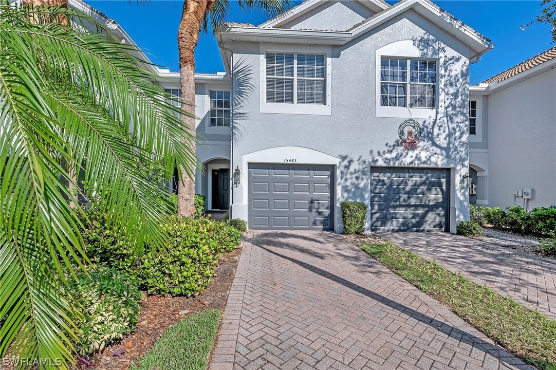 15483 Marcello Cir in Naples, FL - Building Photo