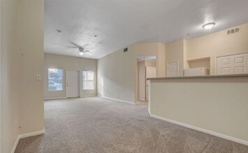 6955 N Durango Dr in Las Vegas, NV - Building Photo - Building Photo